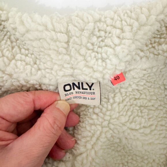 VINTAGE STYLE DENIM SHERLING FUR COLLAR JACKET ZIP UP ONLY BRAND SIZE MEDIUM - Picture 12 of 13